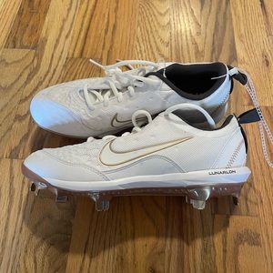 Nike hyper-diamond cleats